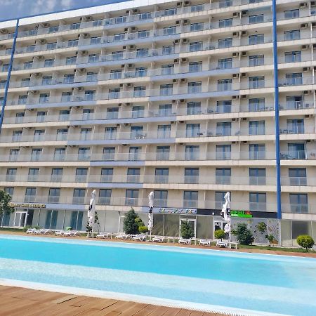 Blaxy Resort Stefi Cu Acces La Piscine Gratuit Douăzeci şi Trei August Extérieur photo