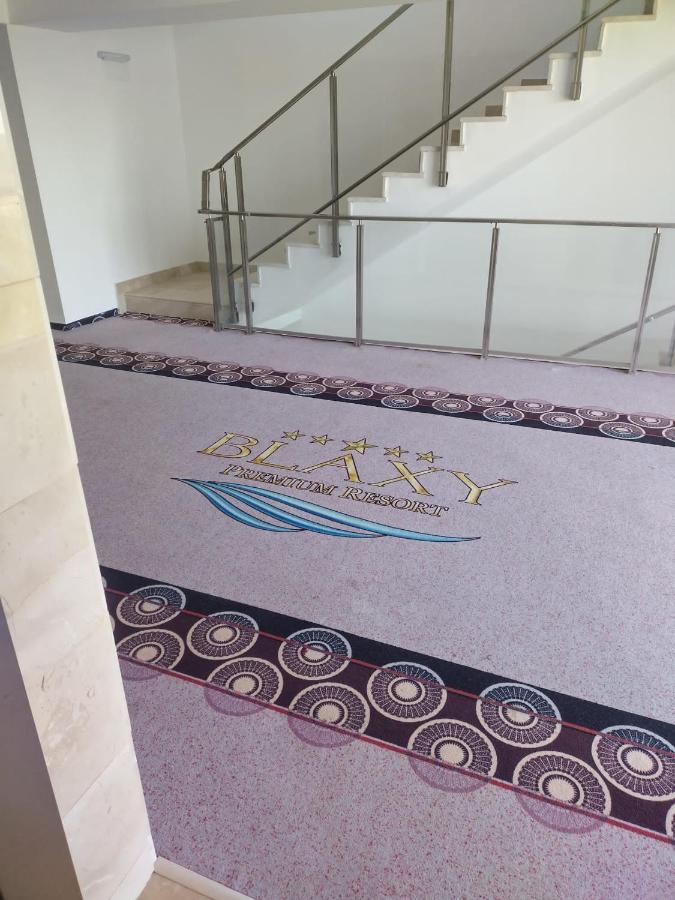 Blaxy Resort Stefi Cu Acces La Piscine Gratuit Douăzeci şi Trei August Extérieur photo