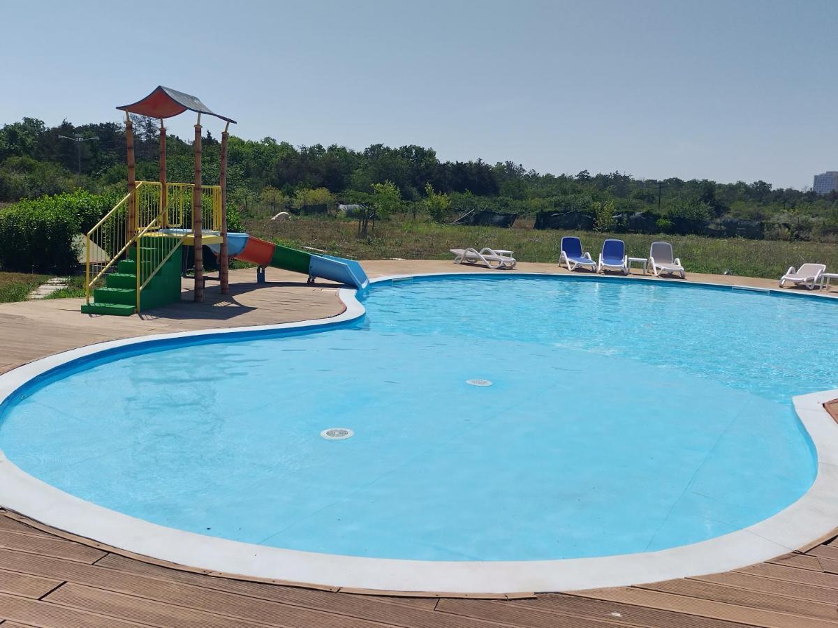 Blaxy Resort Stefi Cu Acces La Piscine Gratuit Douăzeci şi Trei August Extérieur photo