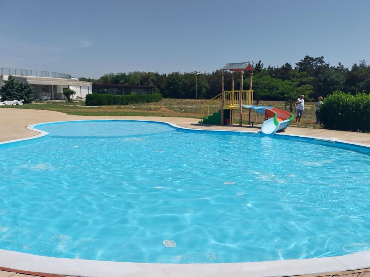 Blaxy Resort Stefi Cu Acces La Piscine Gratuit Douăzeci şi Trei August Extérieur photo