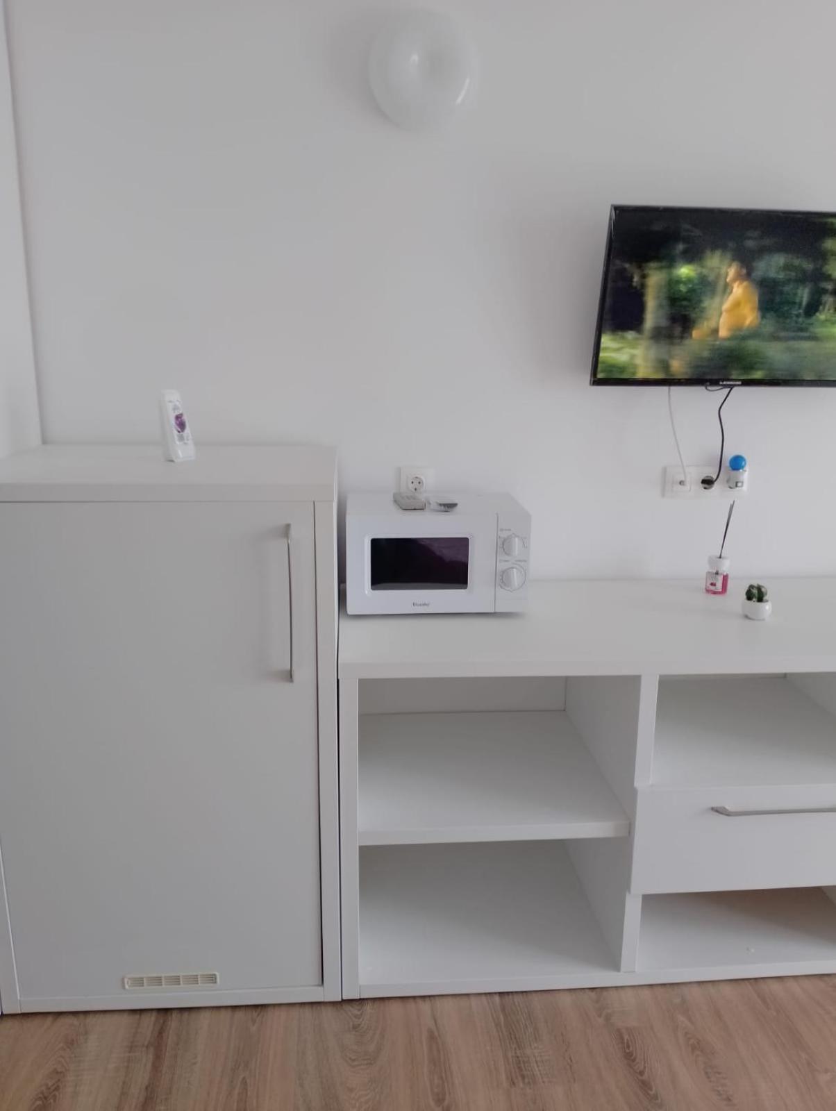 Blaxy Resort Stefi Cu Acces La Piscine Gratuit Douăzeci şi Trei August Extérieur photo