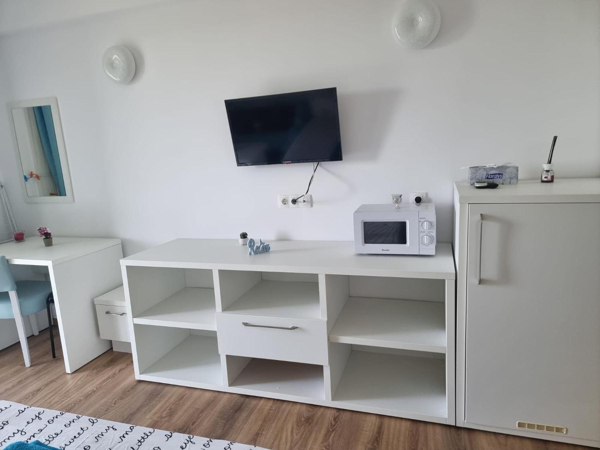 Blaxy Resort Stefi Cu Acces La Piscine Gratuit Douăzeci şi Trei August Extérieur photo